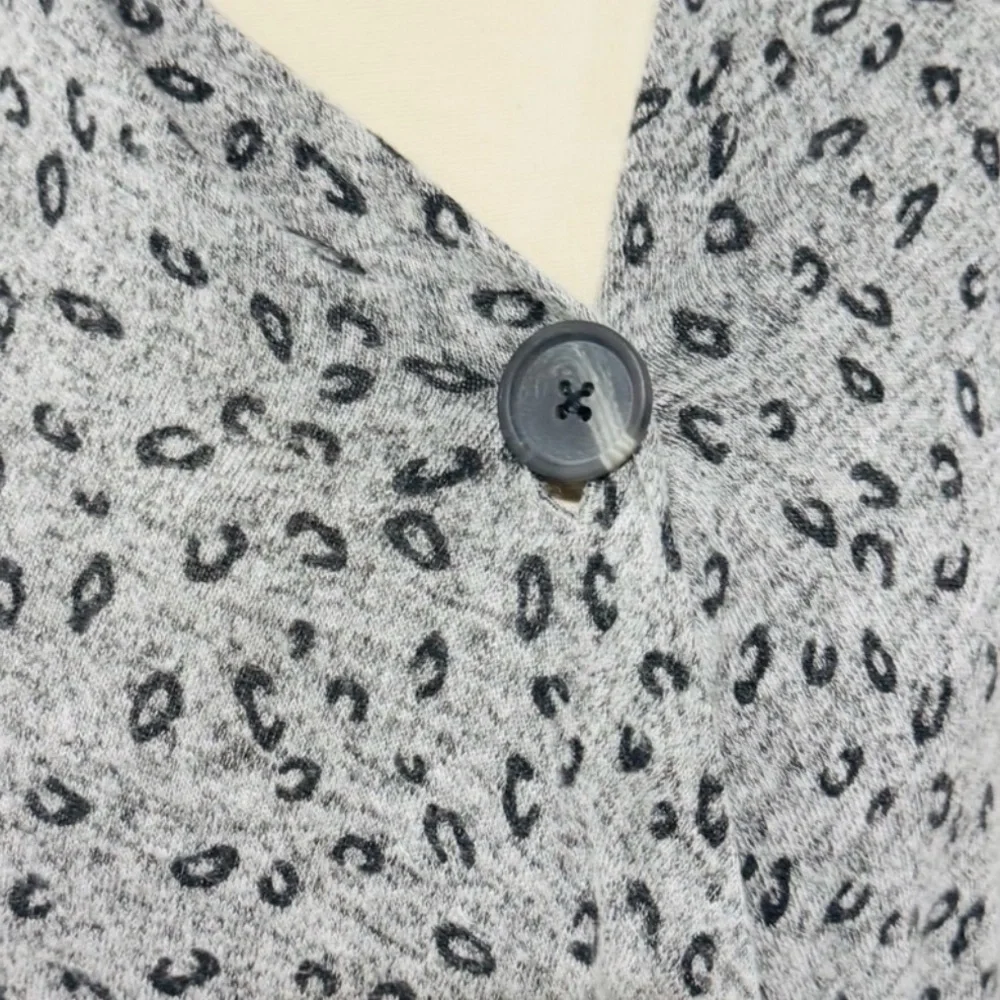 Bobeau Grey Leopard One-Button Fleece Wrap Cardigan - Picture 12 of 12